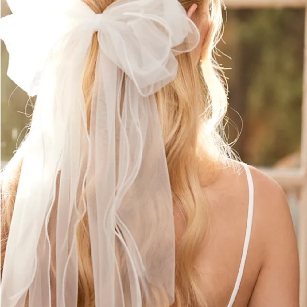 Lulu's White Sheer Hair Bow